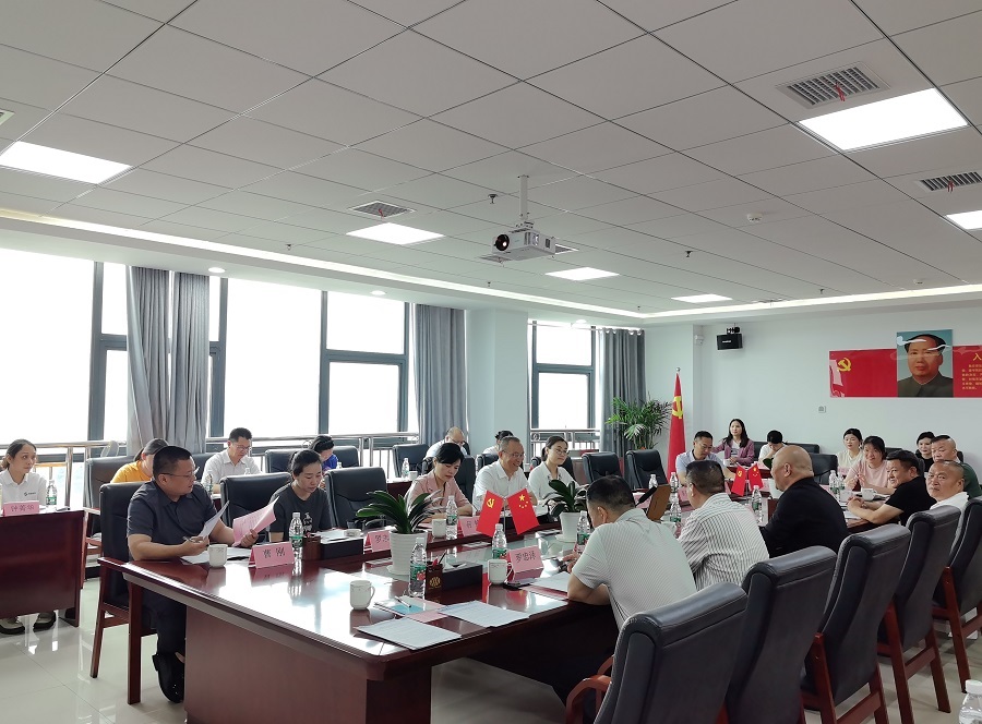 湘潭地區(qū)部分民營承裝（修、試）電力設(shè)施企業(yè)座談會在湘鄉(xiāng)舉行